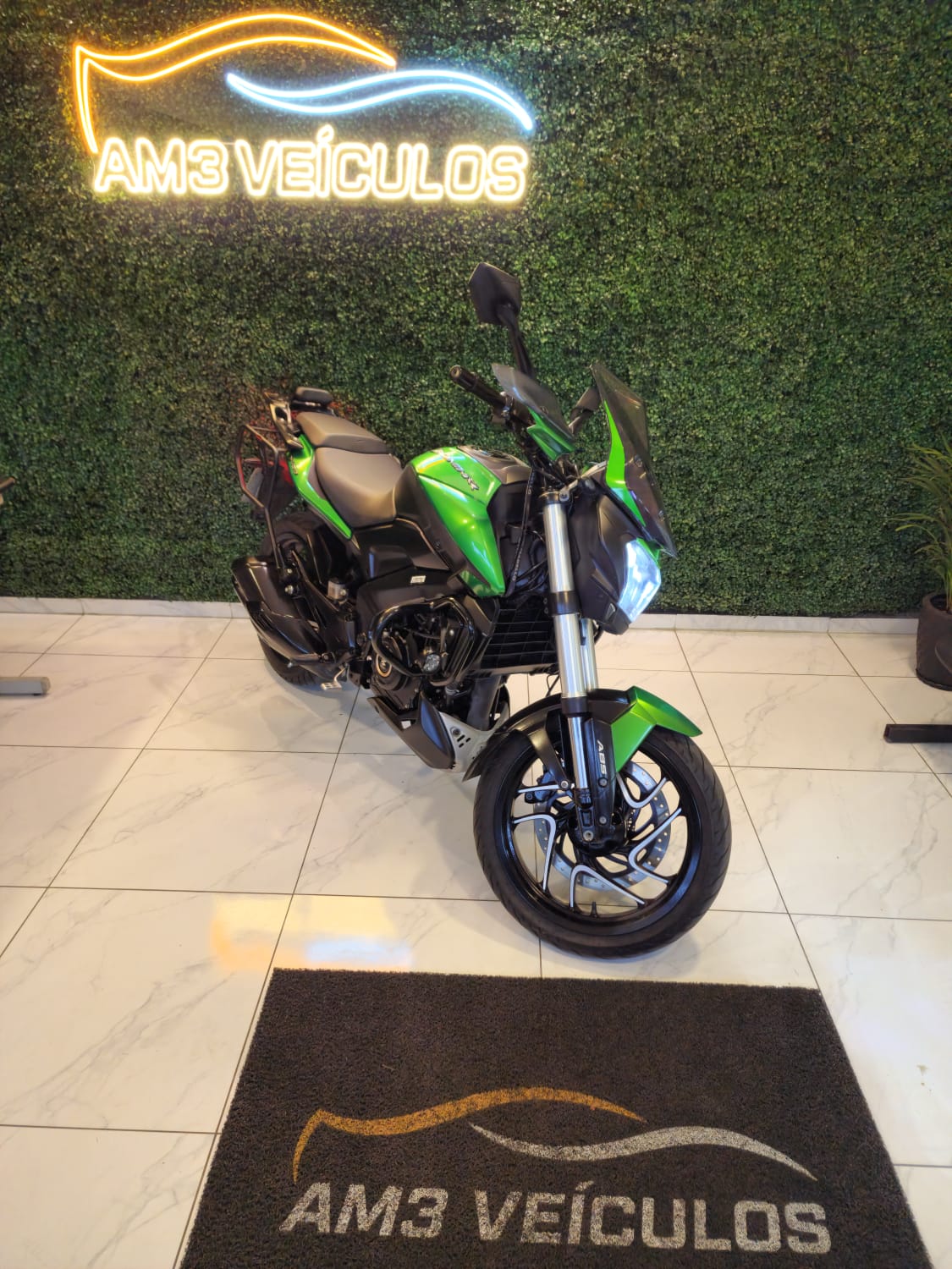 BAJAJ DOMINAR 400 